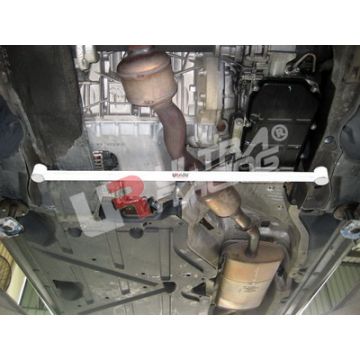 Rozpórka przednia dolna (Front Lower Tiebar) Ultra Racing Mercedes A (W169) / B (W245)