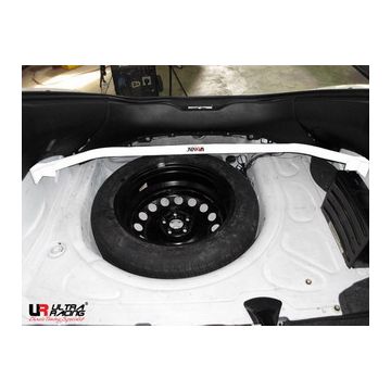 Rozpórka tylna górna (Rear Upper Strut Bar) 1714 Ultra Racing VW New Beetle