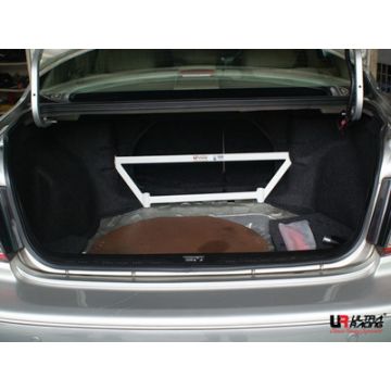 Rozpórka bagażnika (Rear Trunk Brace) Ultra Racing Nissan Cefiro 98-03 A33