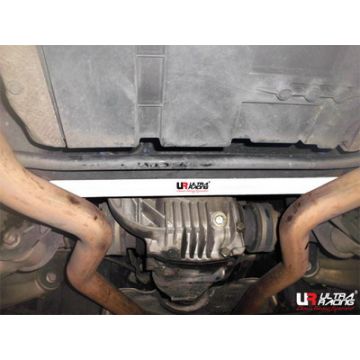 Rozpórka tylna dolna (Rear Lower Bar) 1704 Ultra Racing BMW E53 X5 4.4 99-06