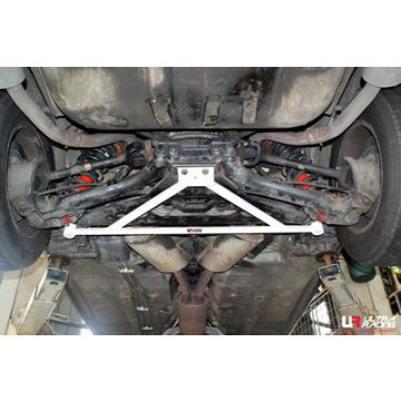 Rozpórka tylna dolna (Rear Lower Brace) Ultra Racing Jaguar XJ (X308) 4.0 98-02