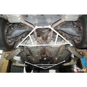 Rozpórka tylna dolna (Rear Lower Bar) Ultra Racing Mercedes SLK 200 04-11 2.0