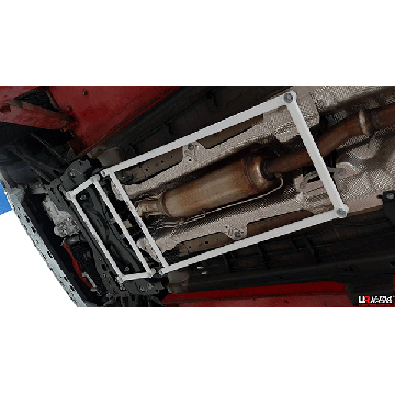 Rozpórka środkowa (Mid Lower Brace) (4019) Ultra Racing Peugeot 3008 (P84)1.6 16+/Peugeot 5008 2.0D 17+ 2WD