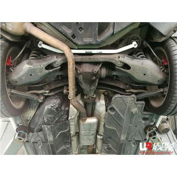 Rozpórka tylna dolna (Rear Lower Brace) Ultra Racing Mercedes C-Class/ AMG 07+ W204