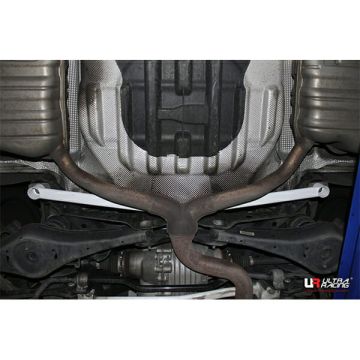 Rozpórka tylna dolna (Rear Lower Bar) (3250) Ultra Racing Volkswagen Passat Cc R36 3.6 4WD 08-17