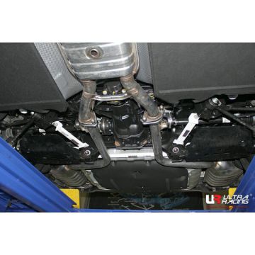 Rozpórka tylna boczna (Rear Lower Side Bar) Ultra Racing Hyundai Genesis (DH) 3.8 V6 15-16 (4WD)