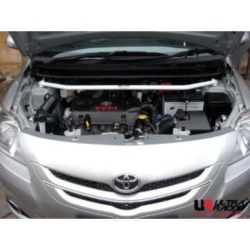 Rozpórka przednia (Front Strut Bar) Ultra Racing Toyota Yaris XP90 1.5 05-13 2WD