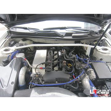 Rozpórka przednia (Front Upper Strut Bar)(3319) Ultra Racing Hyundai Genesis/Rohens Coupe (BK) 2.0T 2WD LHD 09-16